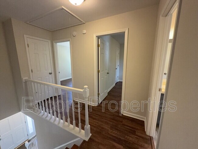 Building Photo - 203 Wood Hollow Dr