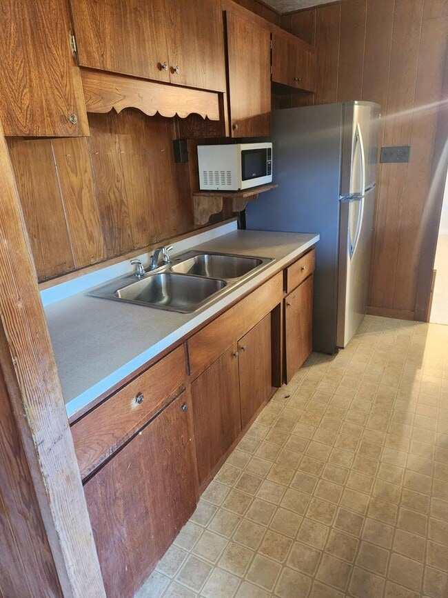Building Photo - 3 Bedroom, 2 Bath Home in Hilo