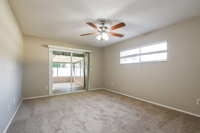 Building Photo - 208 12 League Cir