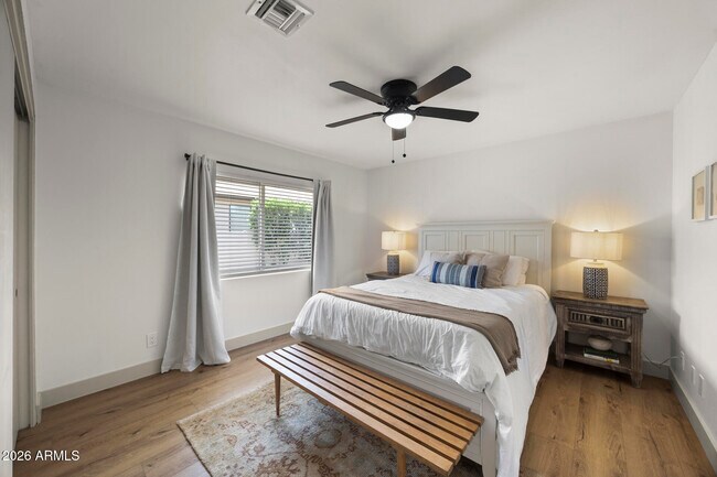 Building Photo - 5449 E Larkspur Dr