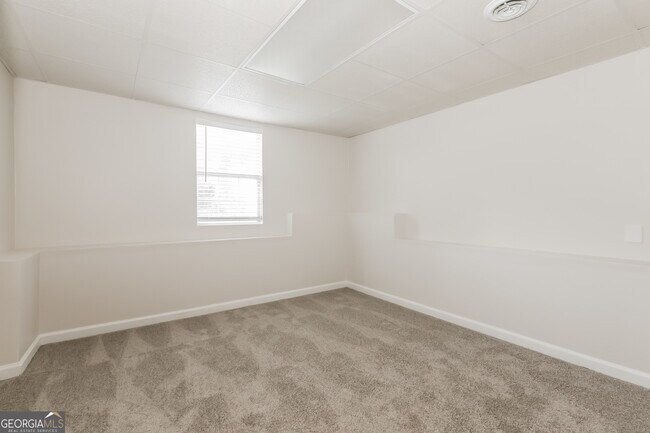 Building Photo - 136 Stoney Brook Way