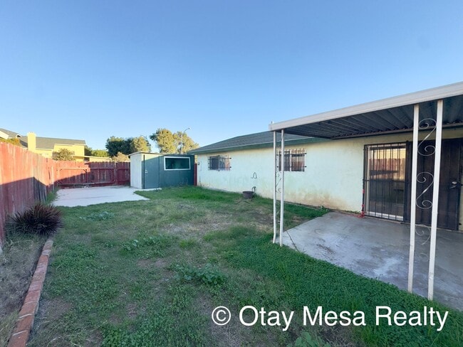 Building Photo - Charming 3-Bedroom Home with Expansive Outdoor Space