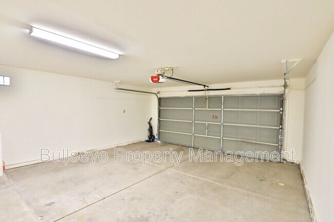 Building Photo - 644 S Jacob St