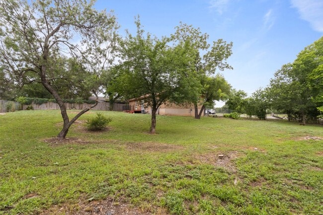 Building Photo - 601 Rucker St