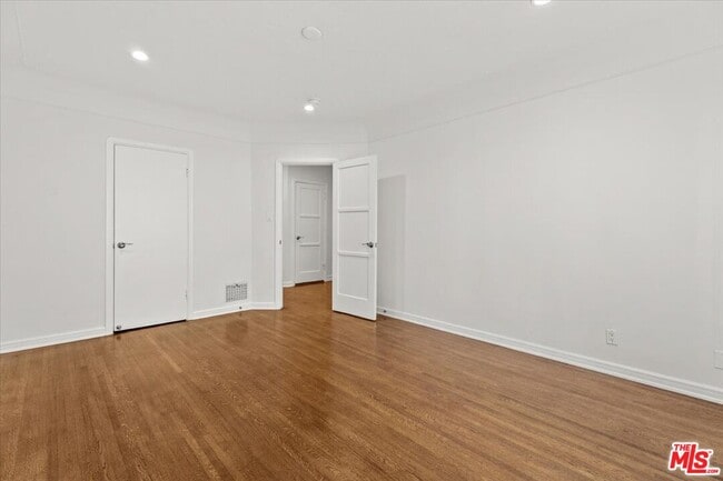 Building Photo - 203 S Detroit St