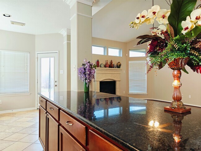 Building Photo - 26418 Creston Woods Dr