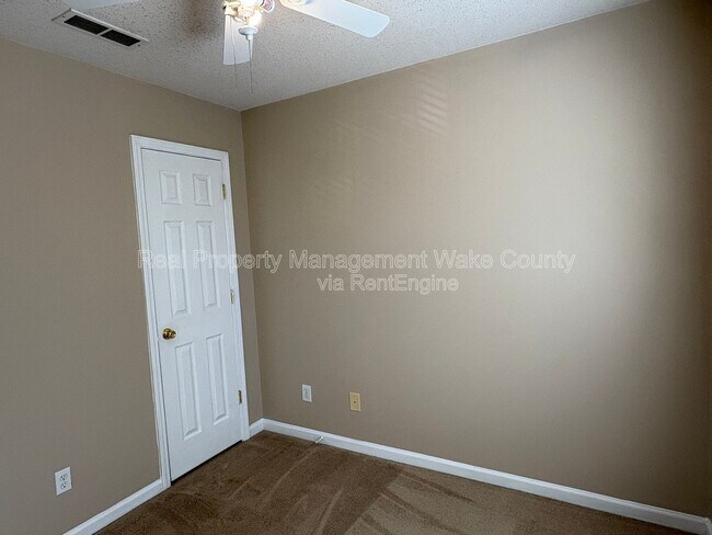 Building Photo - 504 Canyon Lake Cir