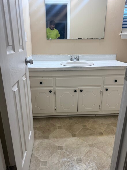 Second Floor Bathroom - 4338 Great Oak Dr