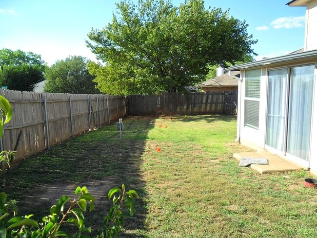Building Photo - Great Family Home, Great Neighborhood