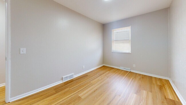 Building Photo - Elyria - fully updated two bedroom townhouse for rent!
