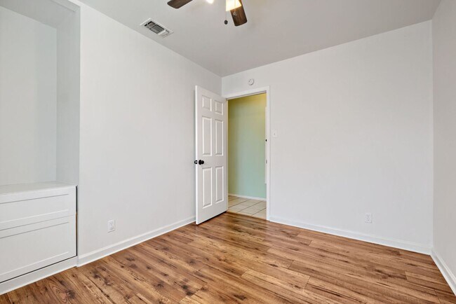 Building Photo - 816 Aviation Ave