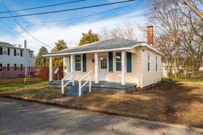 Building Photo - 1609 Buren St