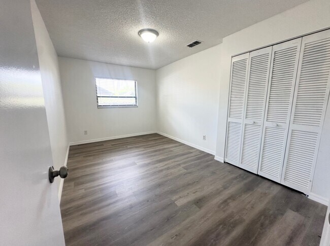 Building Photo - 107 Maplewood Dr