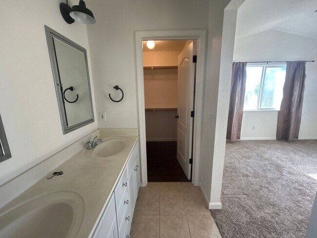 Building Photo - Nice home in North Turlock!