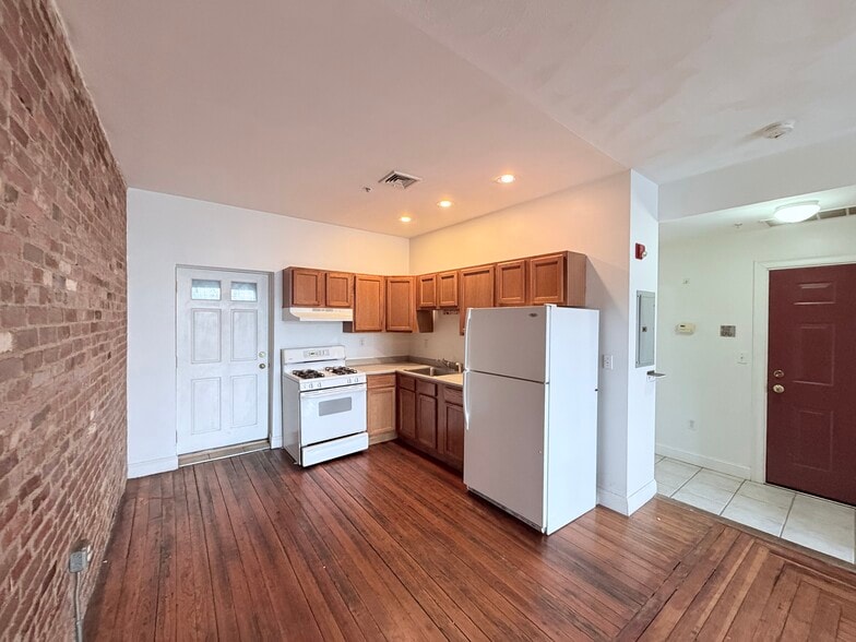 Building Photo - 173 Winnisimmet St