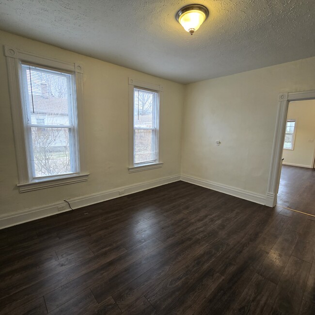 Building Photo - 241 Short St