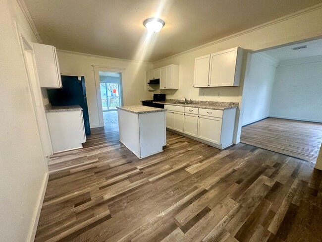 Building Photo - 5 bed 2 bath Single Family Home in Wausau