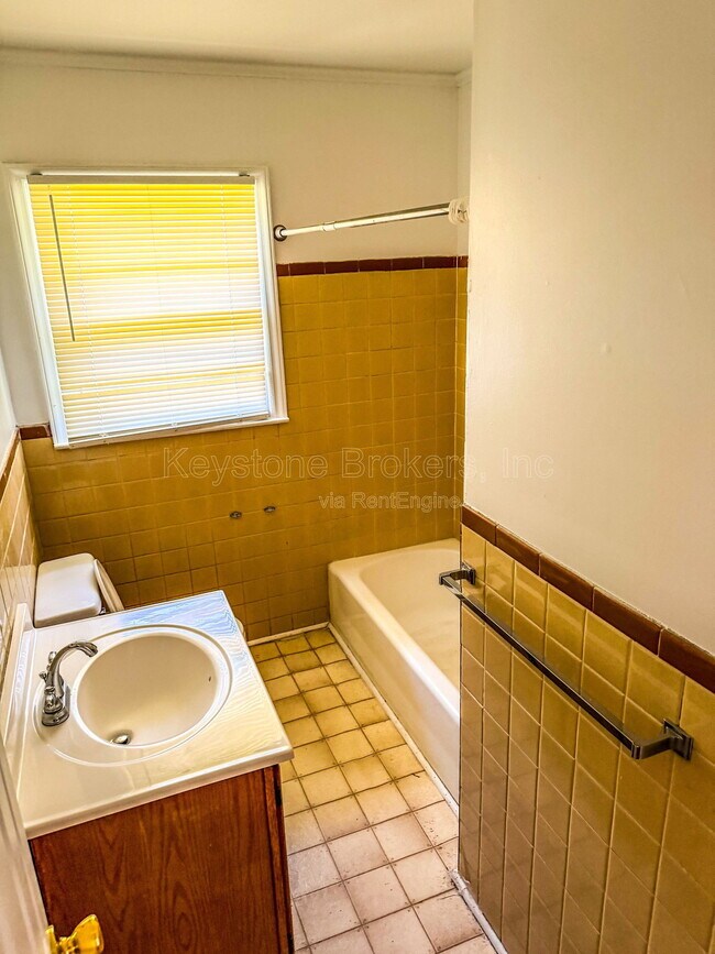 Building Photo - 2063 Fairway Dr