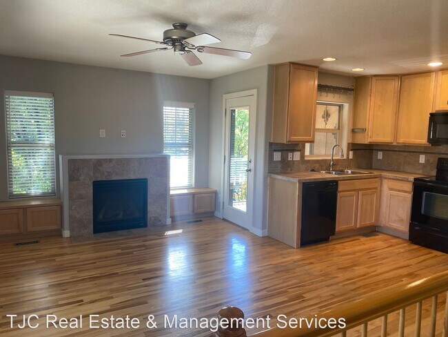 Building Photo - 2202 Valentia St