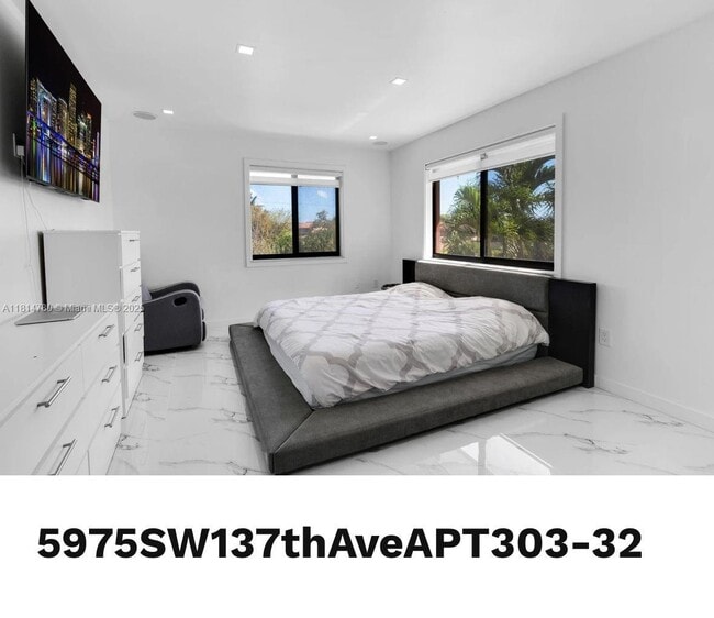 Building Photo - 5975 SW 137th Ave
