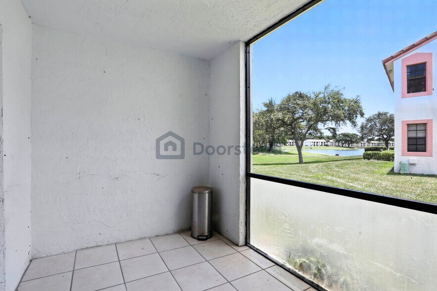 Building Photo - 3050 Norwood Pl