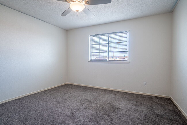 Building Photo - 7041 Falling Leaf Cir