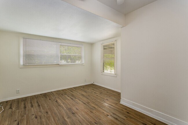 Building Photo - 1359 Jasper Ave