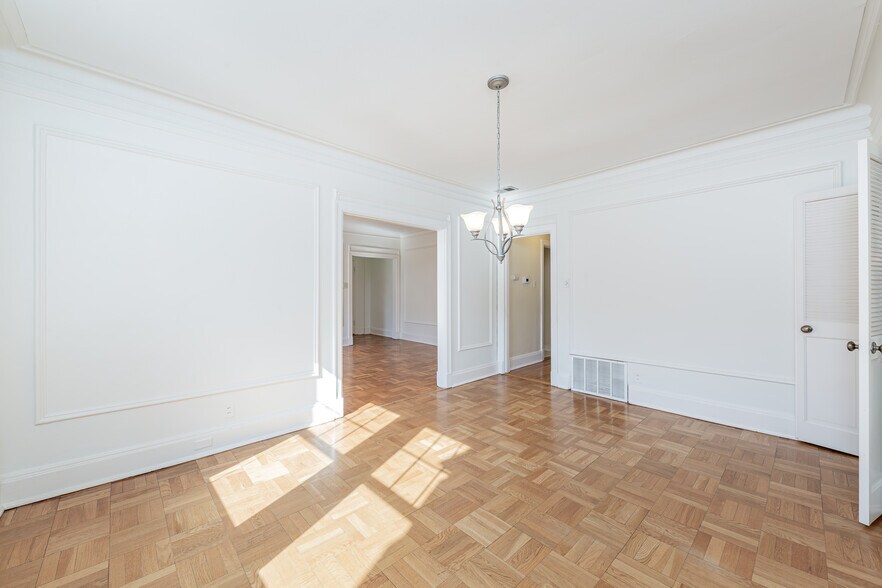 Building Photo - 7515 Buckingham Dr