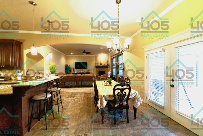 Building Photo - 3 Bedroom/3 Bathroom with bonus space in OKC