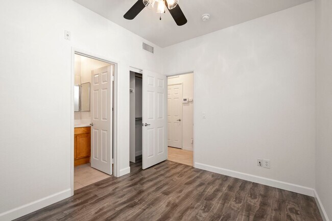 Building Photo - Upgraded Mission Valley 2 Bed 2.5 Bath at the Terraces of Escala! Small Pet OK!