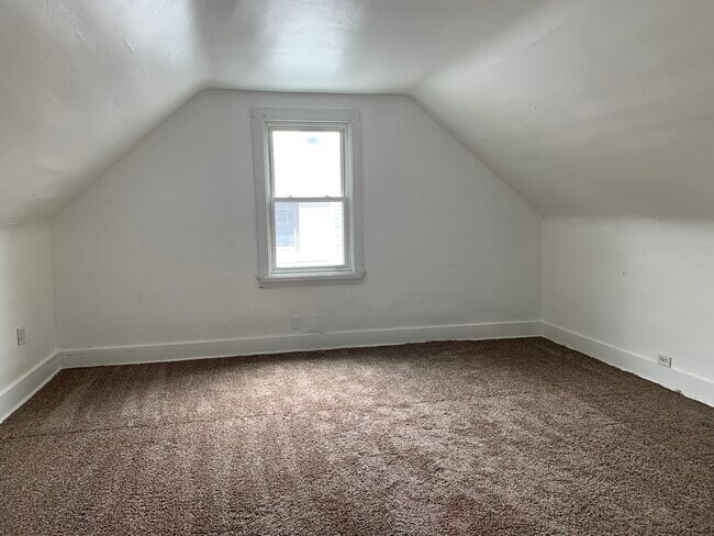 Building Photo - 720 Roselawn Ave