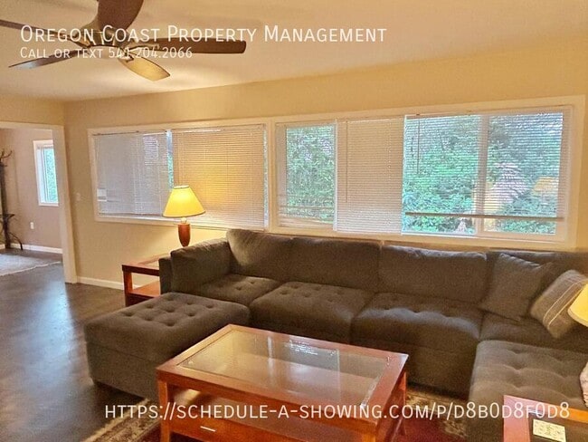 Building Photo - 3251 SE Dune Ave