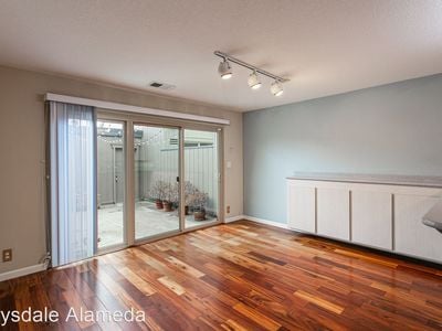 Building Photo - 1017 Kingston Ln