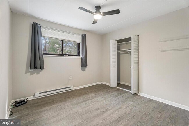 Building Photo - 400 Glendale Rd