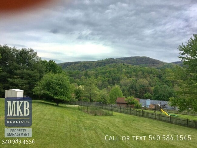 Building Photo - 7847 Forest Edge Dr