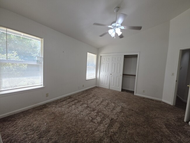 Building Photo - 819 Black Walnut Way