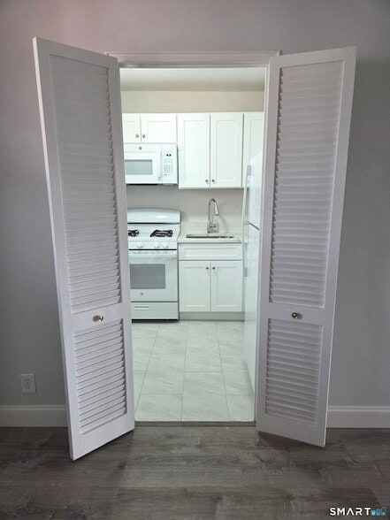 Building Photo - 444 Bedford St