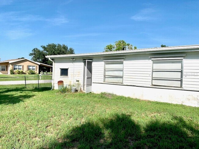 Building Photo - 3140 Crestwood Dr