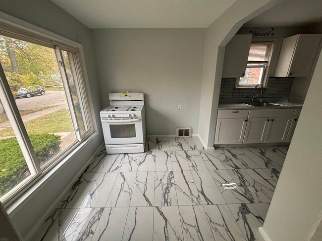 Building Photo - 7795 Heyden