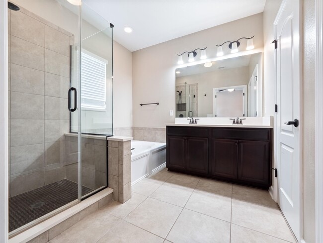 Building Photo - 1442 Resolute St