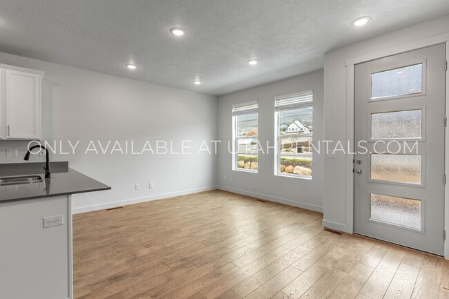 Building Photo - 1786 N 180 E