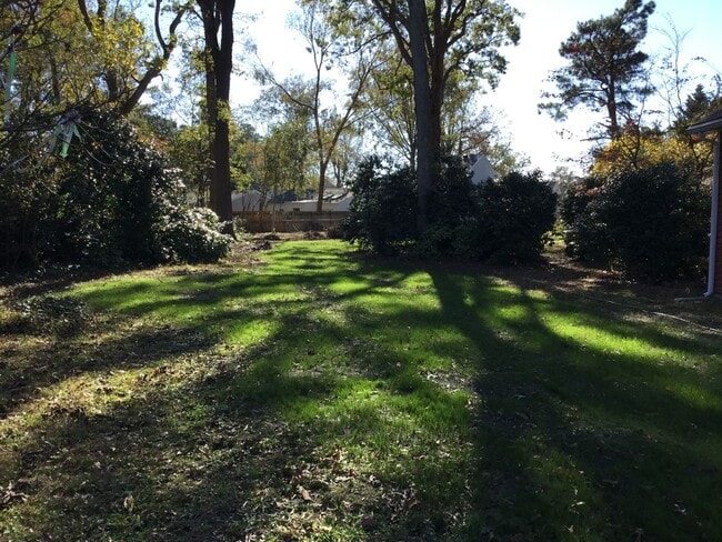 Building Photo - Recently updated ranch in Thoroughgood!