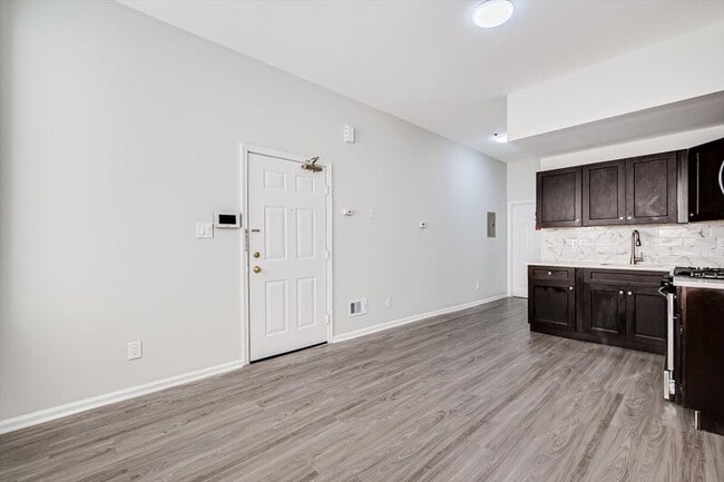 Building Photo - 213 Hall Ave