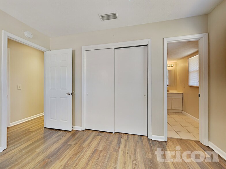 Building Photo - 1201 Windsor Cir