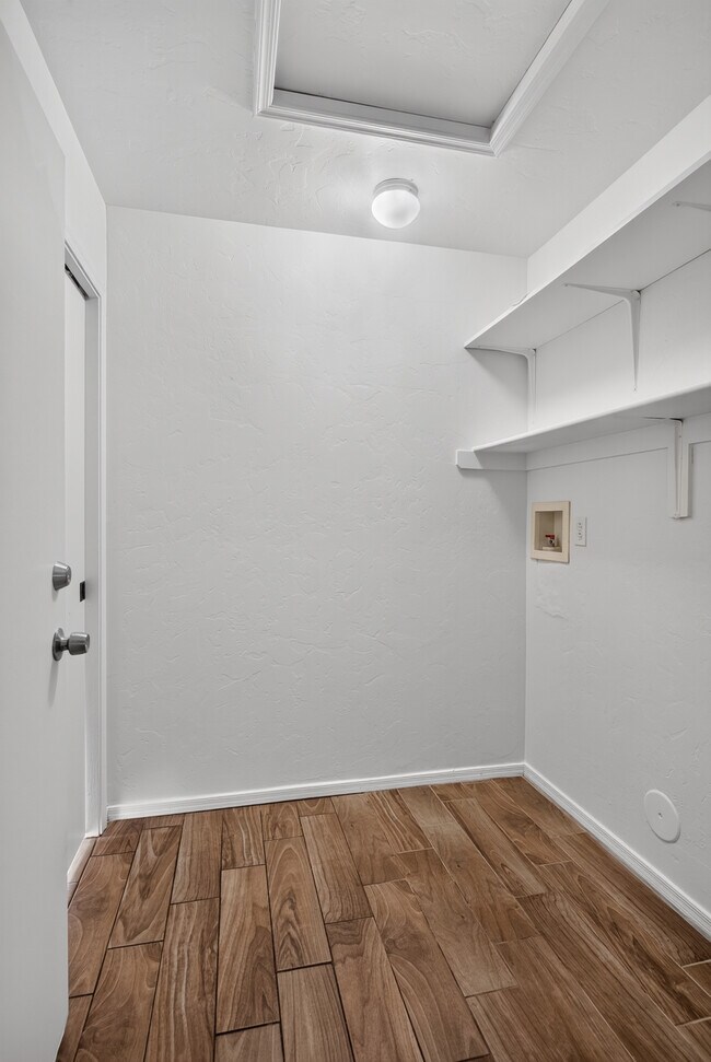 Building Photo - 8998 E Laurie Ann Dr