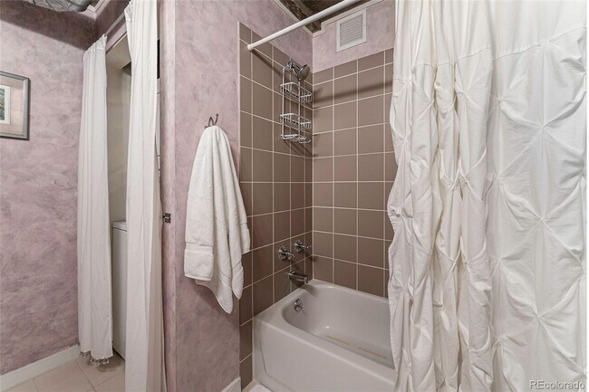 Building Photo - Beautiful One Bedroom Loft in Golden Triangle.