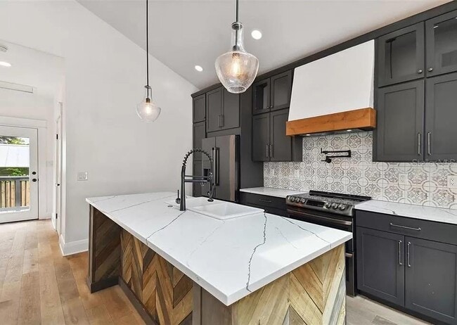 Building Photo - 2508 N Ola Ave