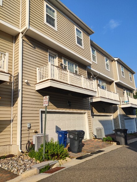 Building Photo - 2110 Hardbower Way