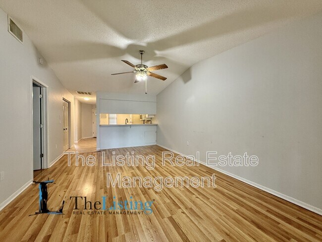 Building Photo - 2131 Ridge Rd S