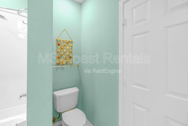 Building Photo - 2252 Beach Dr